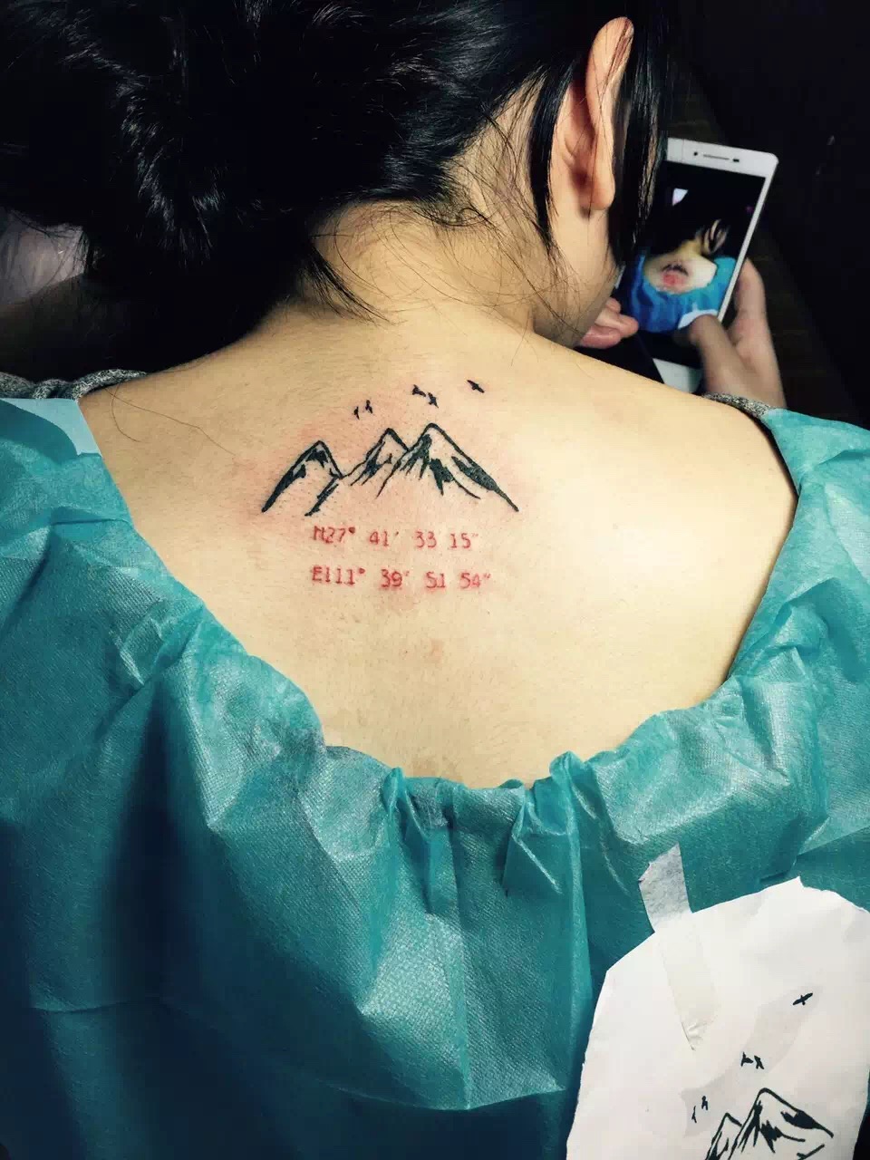 小李两肩背中心山峰和位置图案纹身